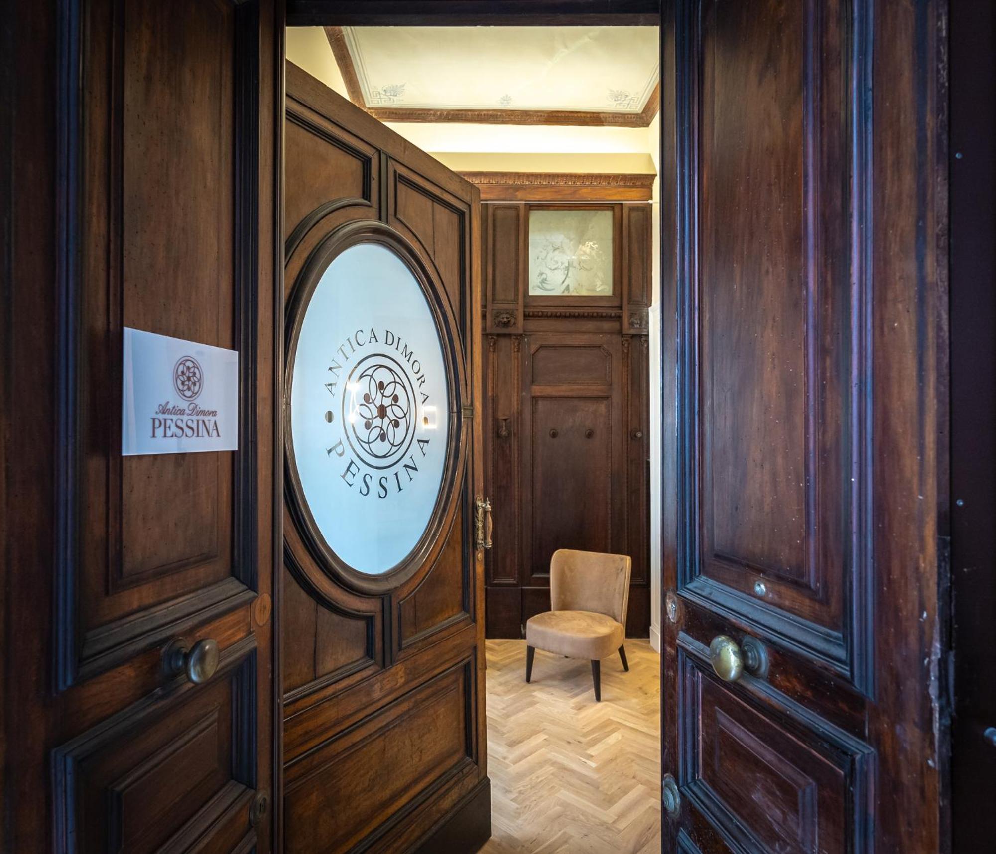 Antica Dimora Pessina Hotel Napoli Exterior foto